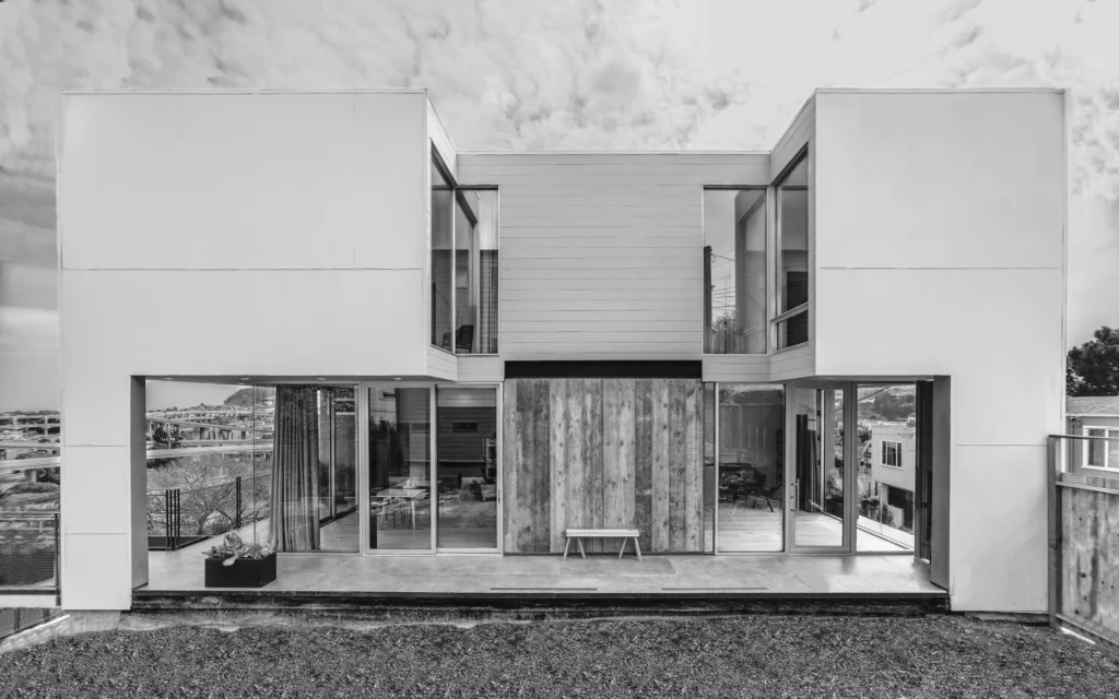 A black and white photo of a modern house built by a leading San Francisco construction company.